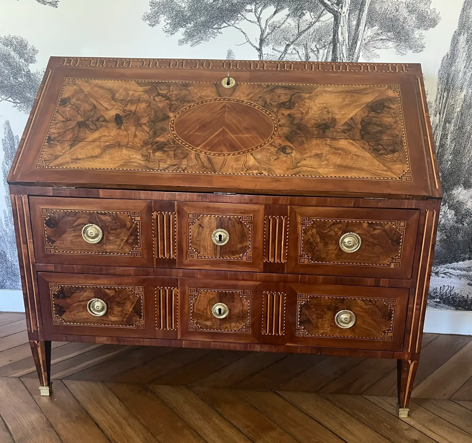 Restauration de meubles d'art par Atelier Mandana